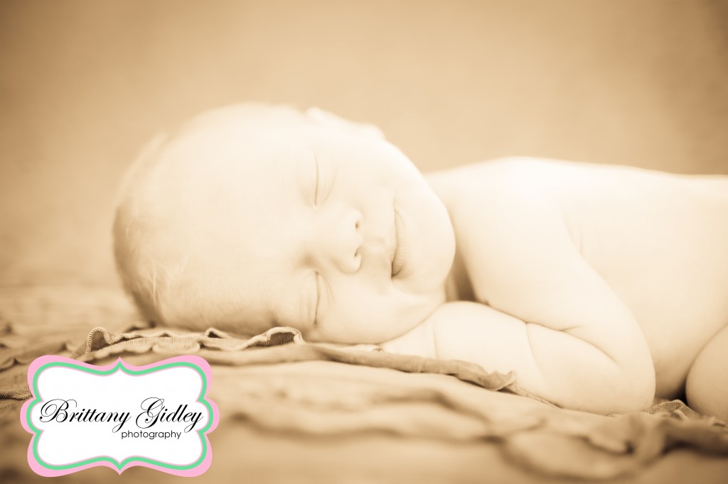 Professional Newborn Photos Cleveland | Brittany Gidley Photography LLC