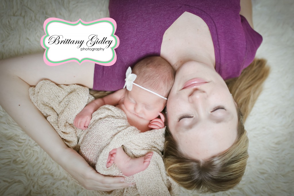 Newborn and Mom Pose | Brittany Gidley Photography LLC Newborn and Mom Pose | Brittany Gidley Photography LLC