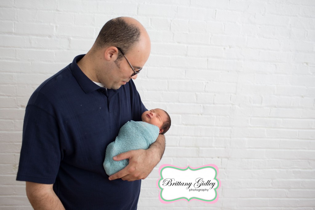 Newborn Baby and Dad Pose | Brittany Gidley Photography LLC