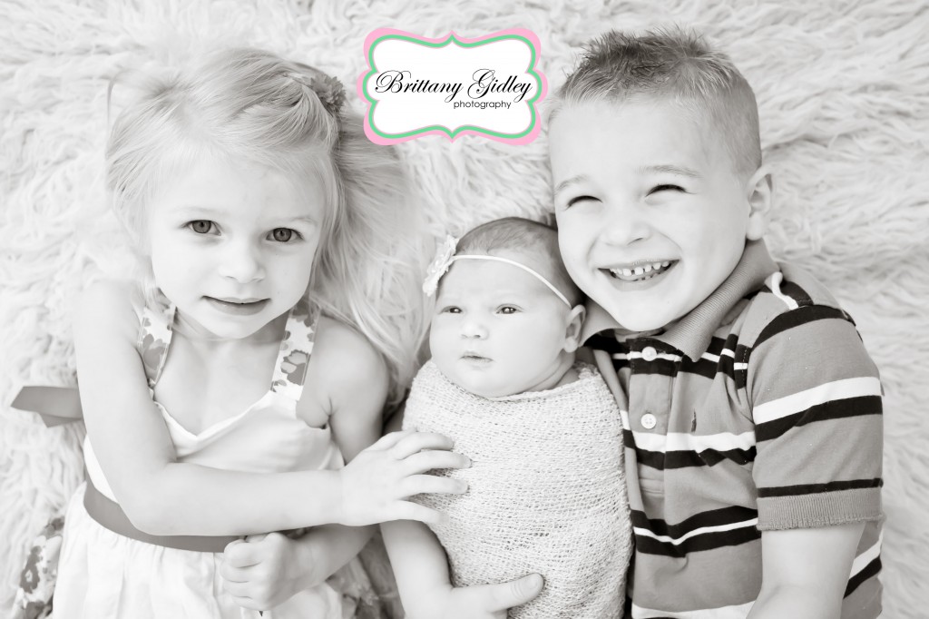 Best Sibling Pose | Best Newborn Photographers | Start With The Best | Brittany Gidley Photography LLC