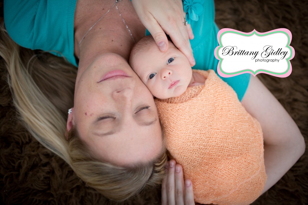 Mommy Pose | Newborn Photography | Start With The Best | Brittany Gidley Photography LLC