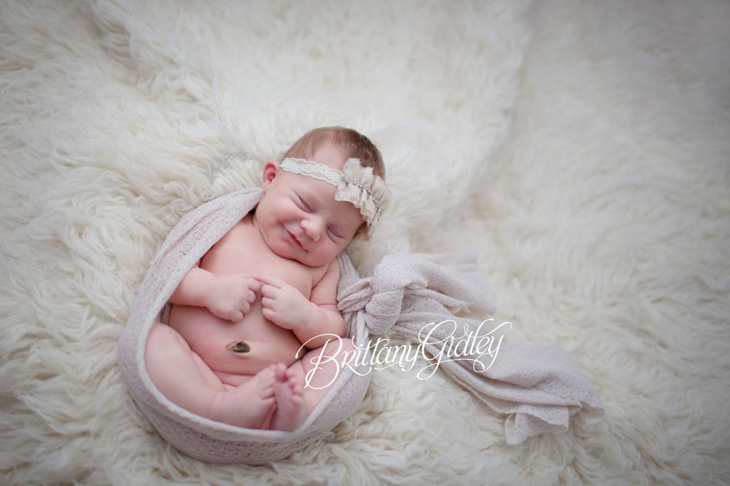 Newborn Family Photography | Newborn Baby | Cream | Flokati | Newborn Posing 