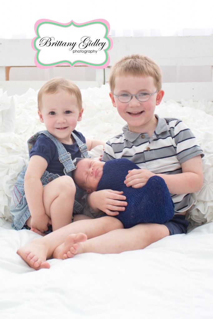 Newborn Session | Siblings | Big Brother | Big Sister | Little Brother | Sibling Pose | Brittany Gidley Photography LLC