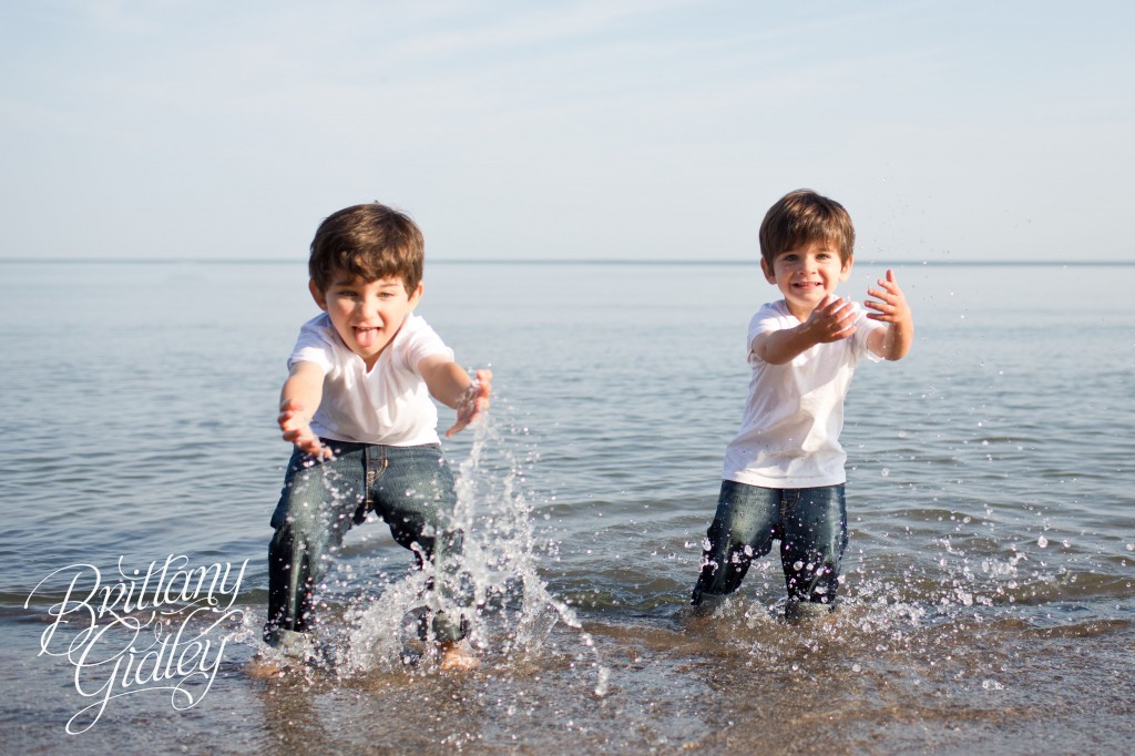 Family Beach Session | Beach | Cleveland Ohio | Family | Splash | Lake