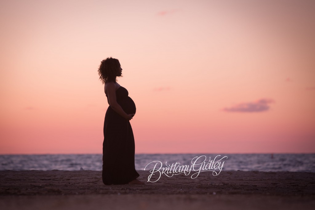 Beach | Pregnancy | Cleveland Ohio | Edgewater Beach | Sunset | Expecting Mother | Maternity