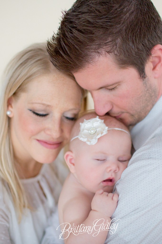 4 Month Baby | Family | Mom and Baby | Dad and Baby | Adorable | Neutrals | Brittany Gidley Photography LLC