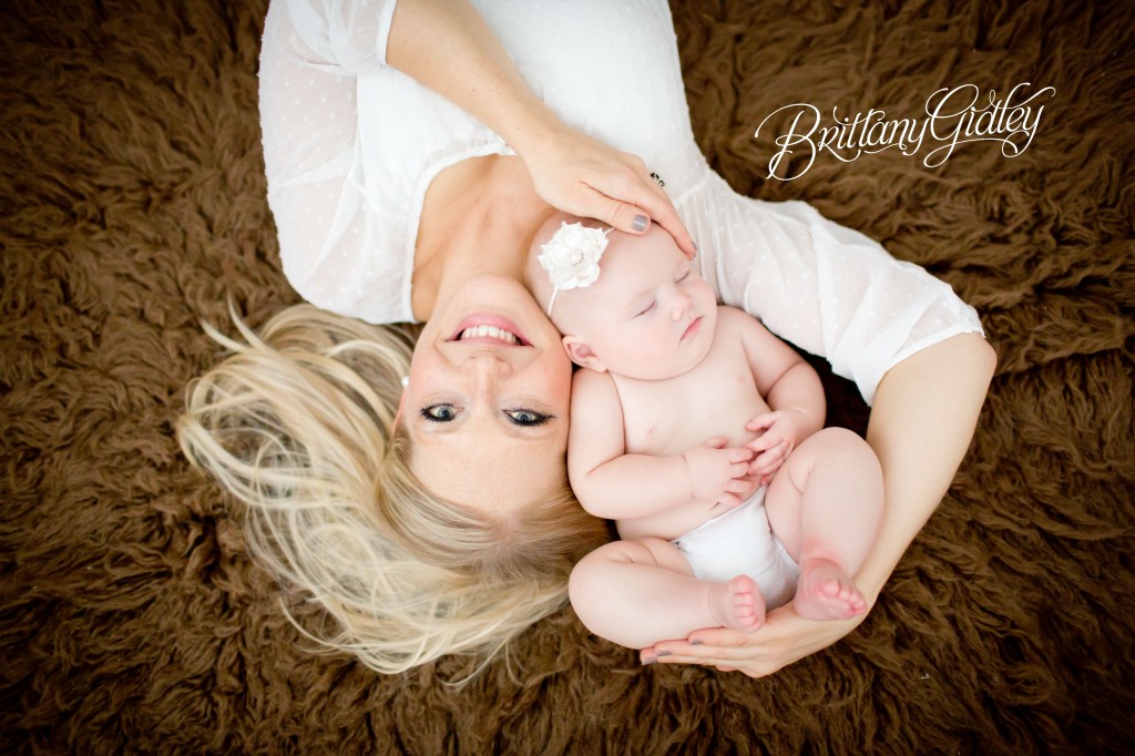4 Month Baby | Flokati | Mom and Baby | Adorable | Neutrals | Brittany Gidley Photography LLC