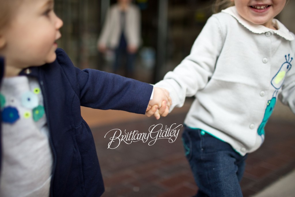 Downtown Family | Cleveland Ohio | Sisters | Downtown Cleveland | Ohio | Brittany Gidley Photography LLC | Hands