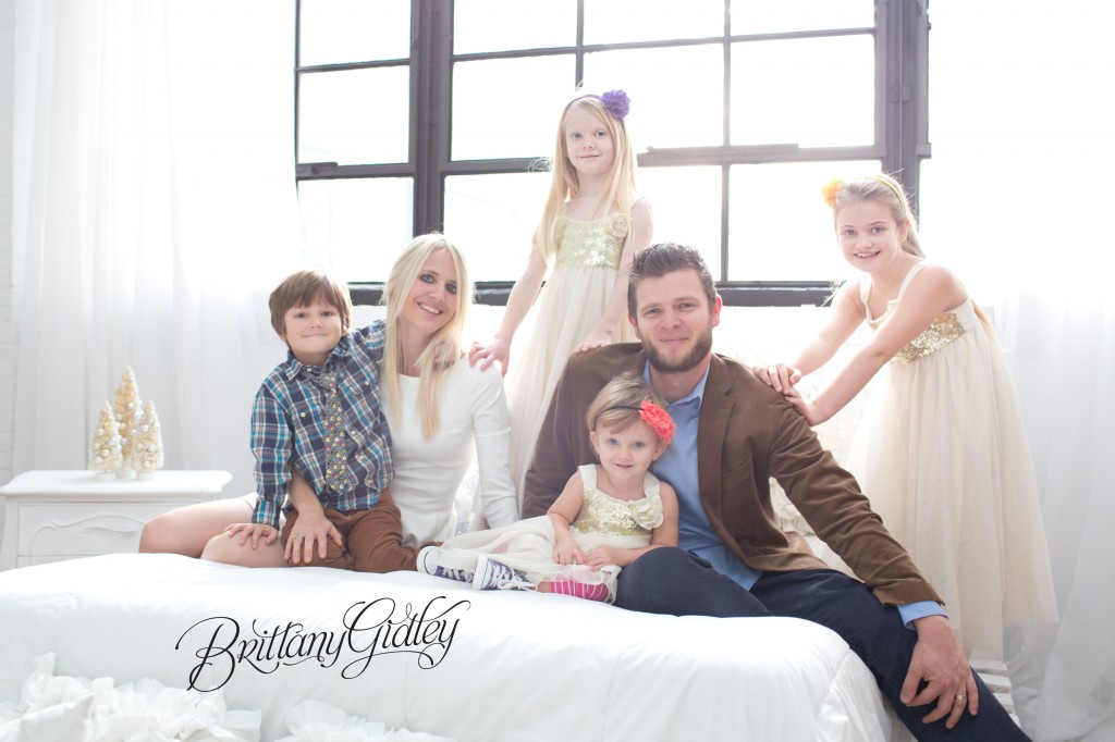 Cleveland Christmas Mini Sessions | Brittany Gidley Photography LLC | Start With The Best www.brittanygidleyphotography.com