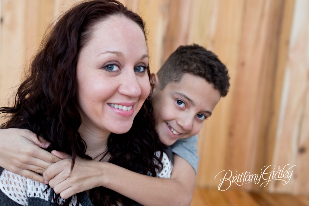 Cleveland Child Photography | Inspiration | Wood Wall | 10 Years Old and Mom | Child Photographer