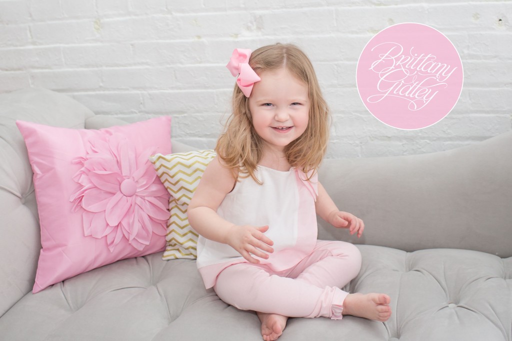 Big Sister | Cleveland Toddler Photography | Cleveland Toddler Photographer | Natural Light | Studio | Couch | Pink & Beige | Inspiration | Studio Ideas