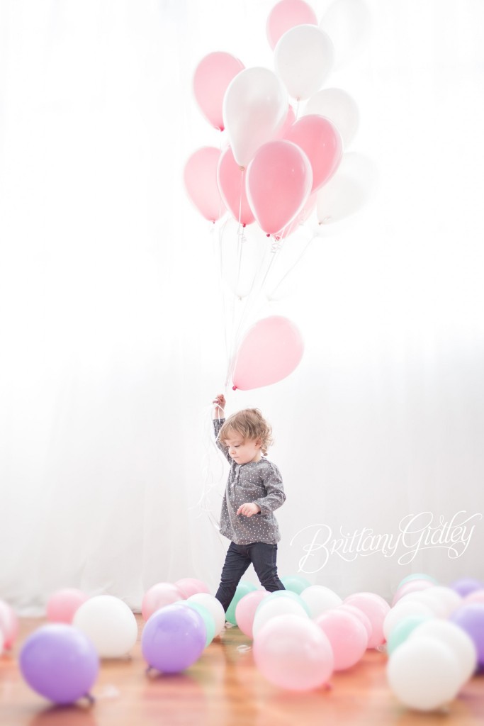 Cleveland | Toddler | Photography | Cleveland | Start With The Best | Balloons | Family