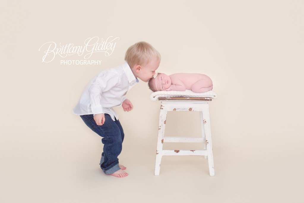 Newborn Family Photographer | Siblings | Cream | Seamless | Dream Sessions