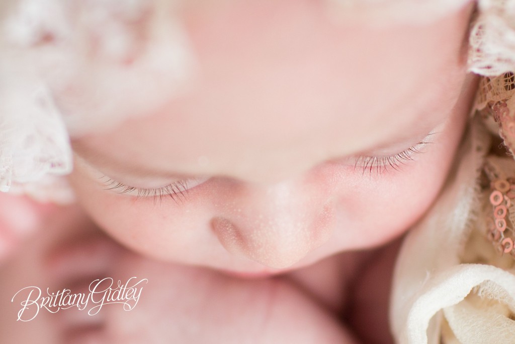 Newborn Family Photography | Baby Girl | Cleveland | Natural Light | Cream| Dream Sessions