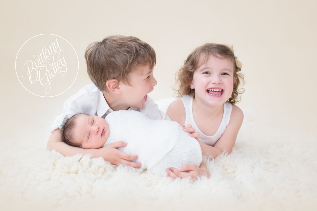 Best Newborn Photographer | Inspiration | Newborn Photo Shoot | Family Photography | Newborn Photography | Posing Newborn With Siblings | Brittany Gidley Photography LLC