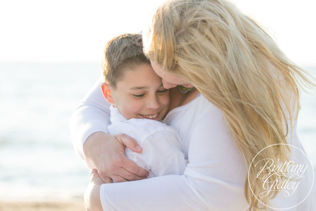 Family Photographer | Beach | Cleveland Ohio | Edgewater Beach Park | Photo Shoot Inspiration | Love