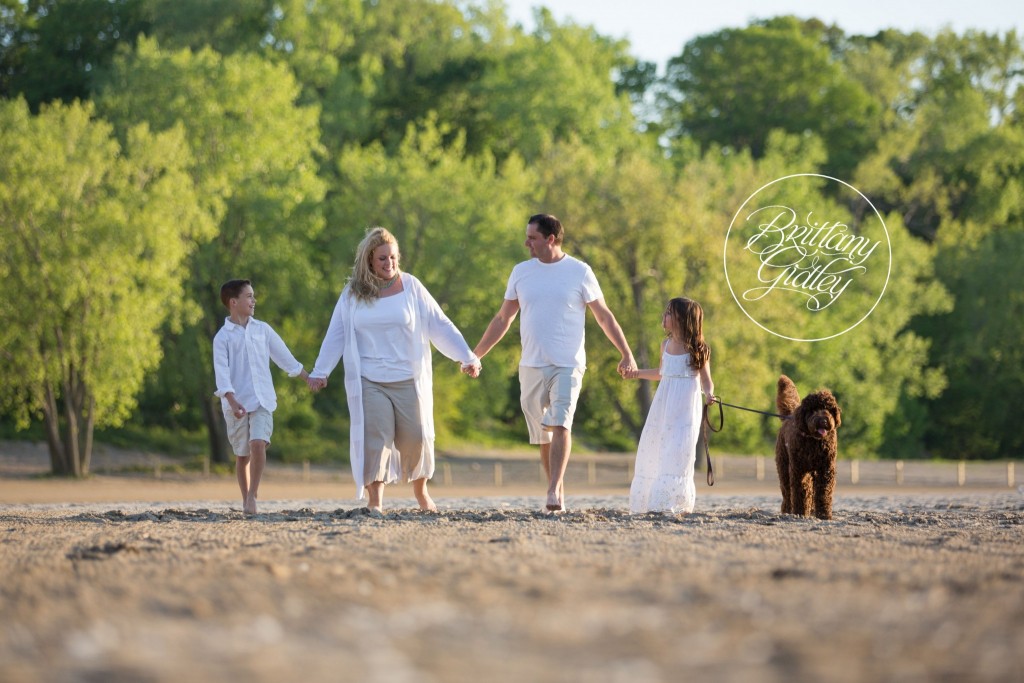 Family Photographer | Beach | Cleveland Ohio | Edgewater Beach Park | Photo Shoot Inspiration | Love | Cleveland Family Photographer