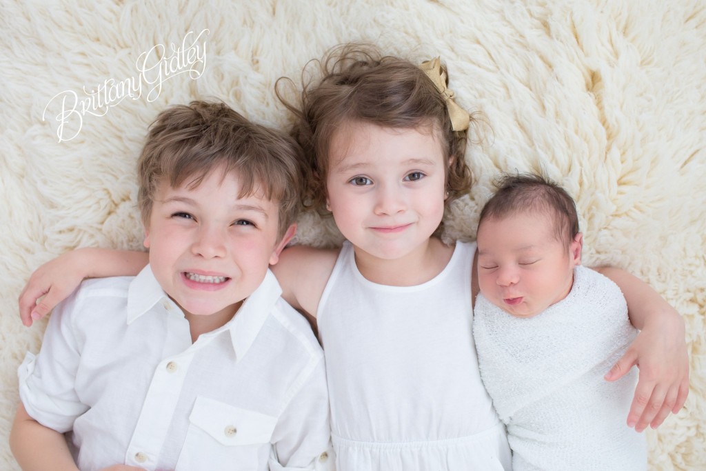 Best Newborn Photographer | Inspiration | Newborn Photo Shoot | Family Photography | Newborn Photography | Posing Newborn With Siblings | Brittany Gidley Photography LLC