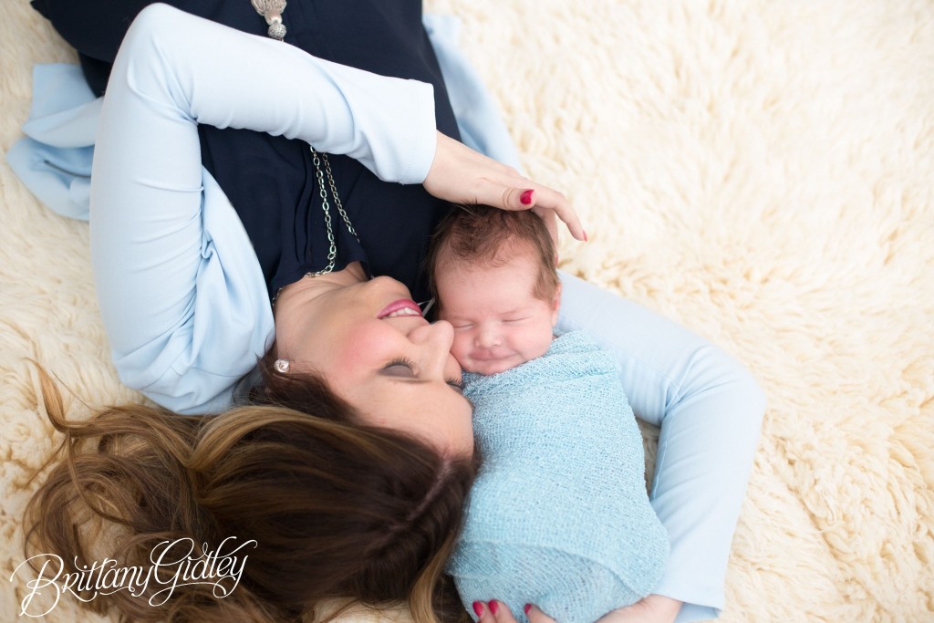 Mother and Newborn | Natural Light Studio | Best Child Photographer | Cleveland, Ohio