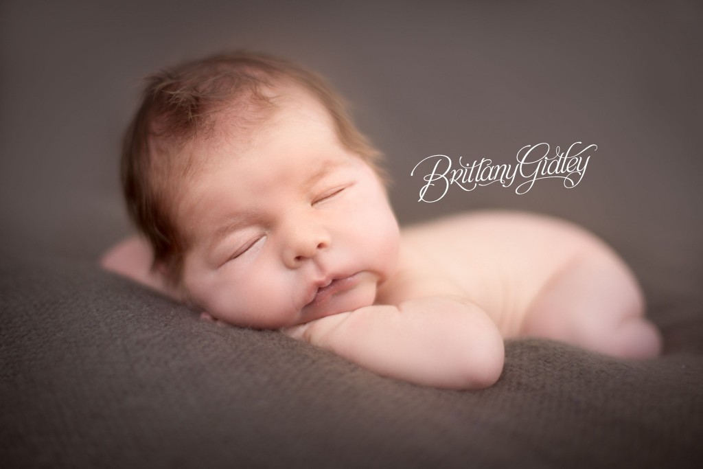 Newborn Photo Shoot | Newborn Posing Inspiration | Best Newborn Baby Photographer | Cleveland, Ohio