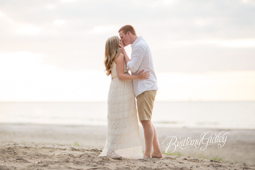 Cleveland Maternity Photographer | Maternity Photography | Beach | Sunset | Sun | Sand | Pregnancy | Photos | Cleveland Ohio | Northeast Ohio | Pregnancy Photographer | Newborn Photographer Cleveland | Edgewater Beach | Cleveland Metroparks