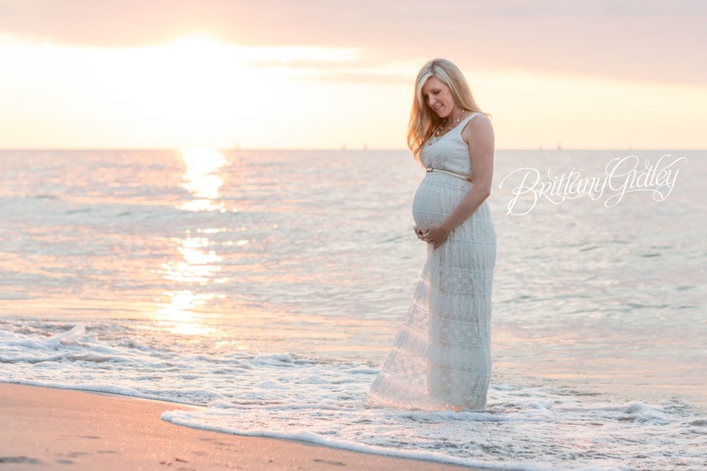 Cleveland Maternity Photographer | Maternity Photography | Beach | Sunset | Sun | Sand | Pregnancy | Photos | Cleveland Ohio | Northeast Ohio | Pregnancy Photographer | Newborn Photographer Cleveland | Edgewater Beach | Cleveland Metroparks