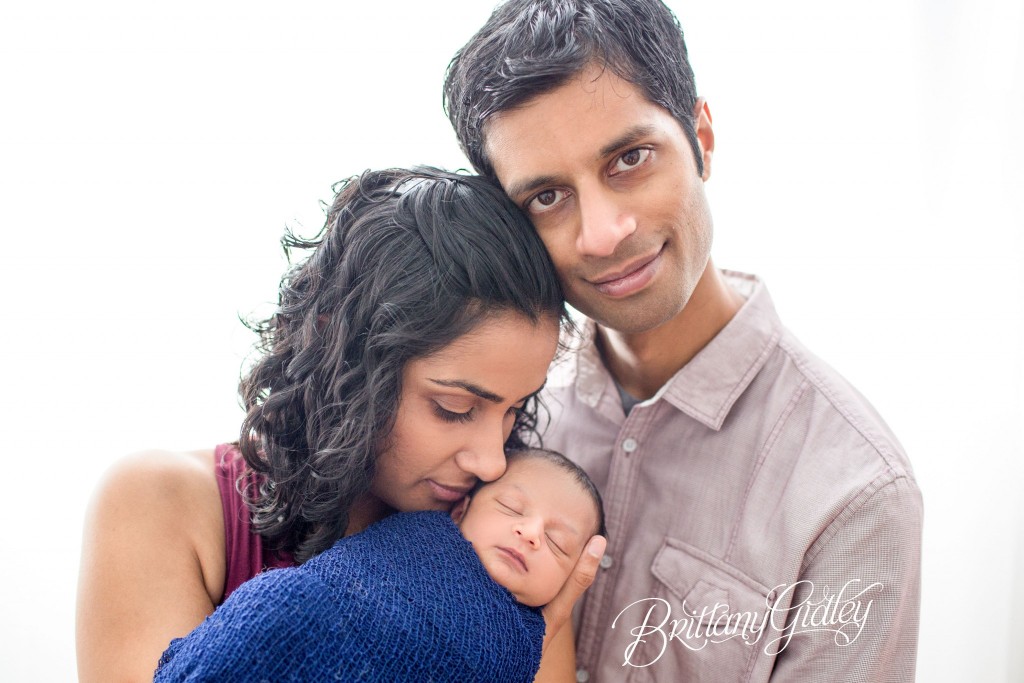 Family Photos | Cleveland Ohio | Newborn Photography | Family Photography | Inspiration | Natural Light Studio | Start With The Best | Brittany Gidley Photography LLC | Posing