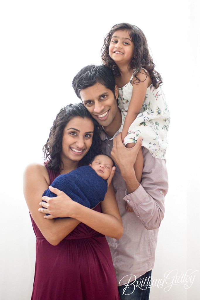 Family Photos | Cleveland Ohio | Newborn Photography | Family Photography | Inspiration | Natural Light Studio | Start With The Best | Brittany Gidley Photography LLC | Posing