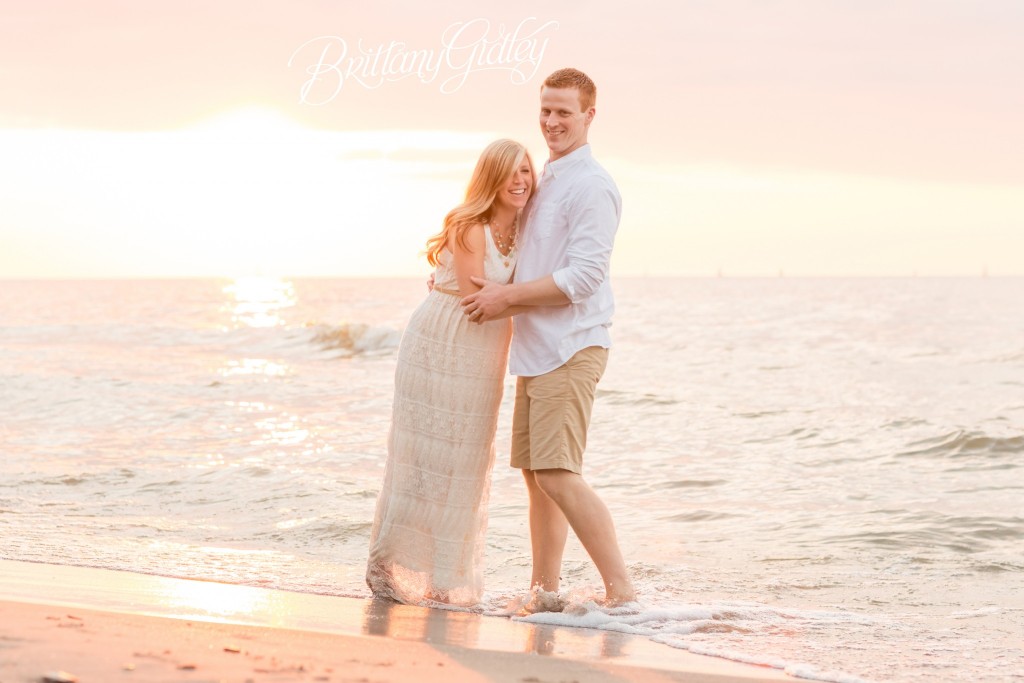Cleveland Maternity Photographer | Maternity Photography | Beach | Sunset | Sun | Sand | Pregnancy | Photos | Cleveland Ohio | Northeast Ohio | Pregnancy Photographer | Newborn Photographer Cleveland | Edgewater Beach | Cleveland Metroparks