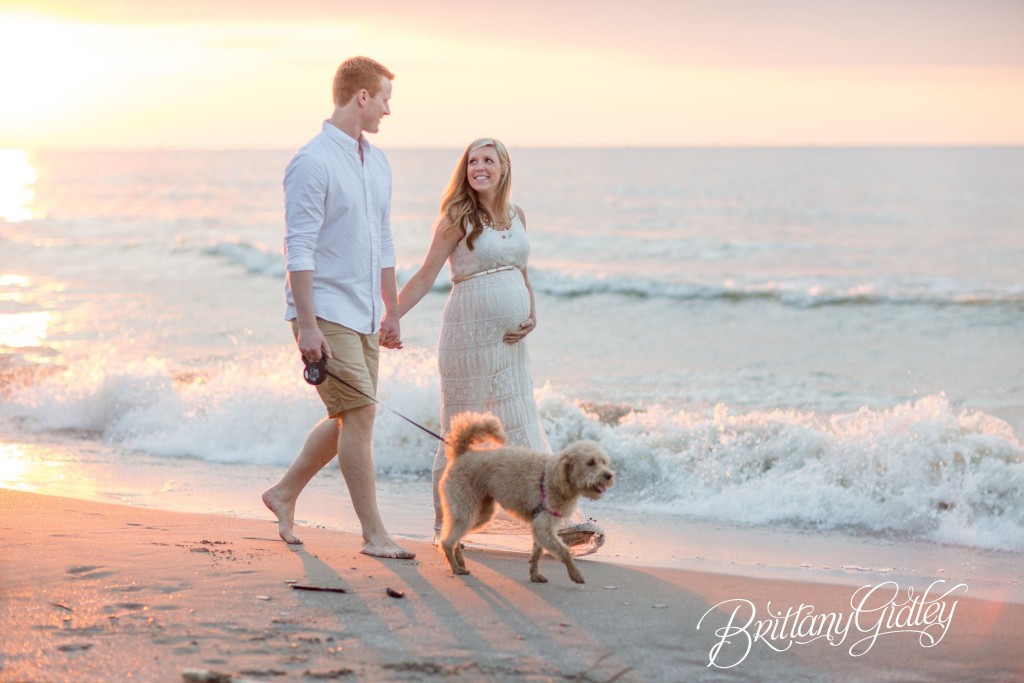 Cleveland Pregnancy Photographer | Maternity Photography | Park | Tree | Sun Flare | Cleveland Ohio | Northeast Ohio | Pregnancy Photographer | Newborn Photographer Cleveland | Edgewater Beach | Cleveland Metroparks