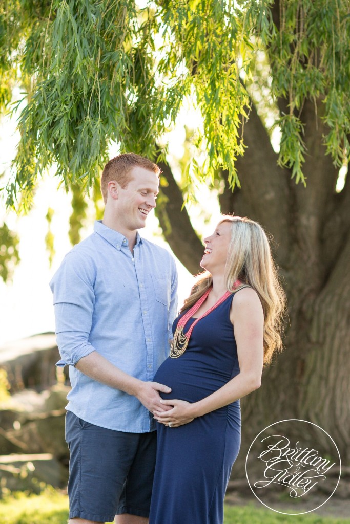 Cleveland Pregnancy Photographer | Maternity Photography | Beach | Sunset | Sun | Sand | Pregnancy | Photos | Cleveland Ohio | Northeast Ohio | Pregnancy Photographer | Newborn Photographer Cleveland | Edgewater Beach | Cleveland Metroparks