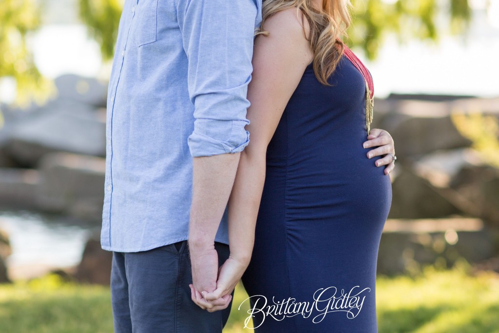 Cleveland Pregnancy Photographer | Maternity Photography | Park | Tree | Sun Flare | Cleveland Ohio | Northeast Ohio | Pregnancy Photographer | Newborn Photographer Cleveland | Edgewater Beach | Cleveland Metroparks