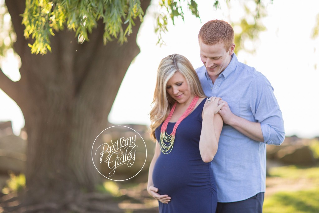 Cleveland Pregnancy Photographer | Maternity Photography | Park | Tree | Sun Flare | Cleveland Ohio | Northeast Ohio | Pregnancy Photographer | Newborn Photographer Cleveland | Edgewater Beach | Cleveland Metroparks