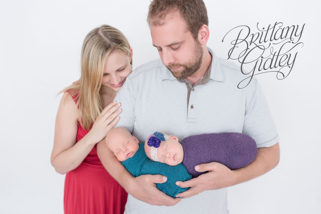 Family With Twins Photo Shoot | Twins | Cleveland | Ohio | Newborn Photographer | Newborn Photography | Twin 