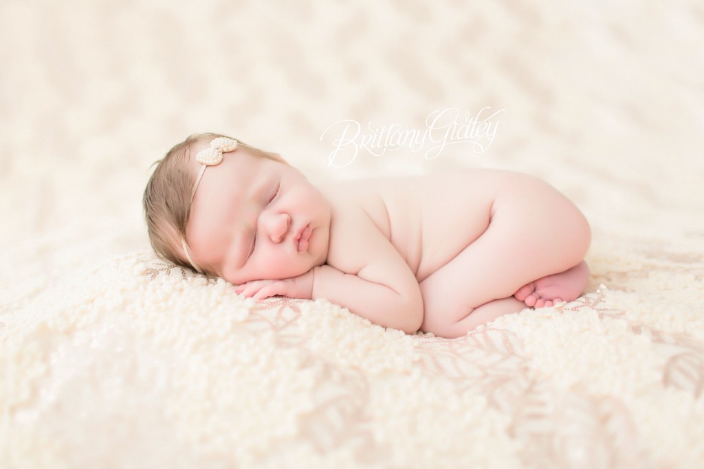 Cleveland Newborn Photographer | Baby Photography | Newborn Posing