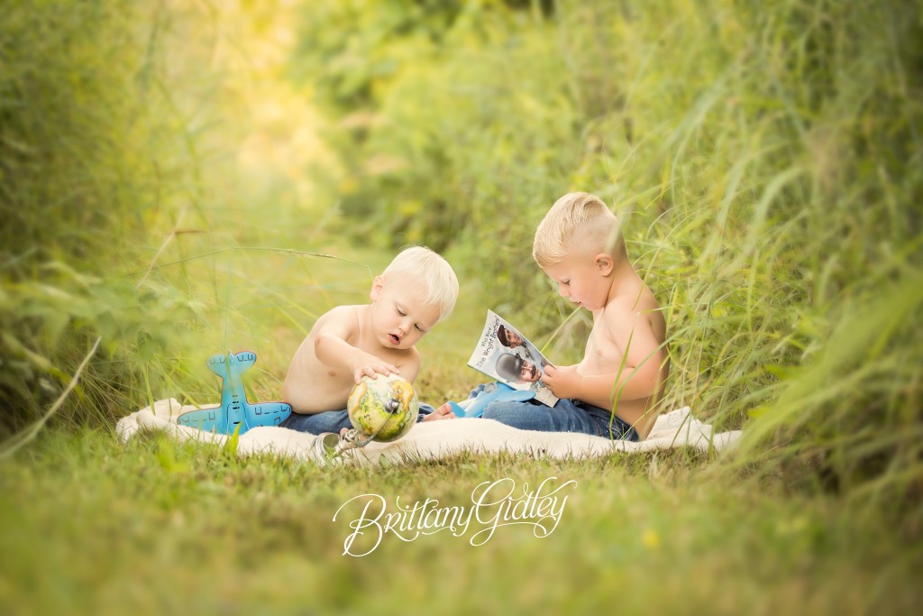 Sibling Photography | Family Photographer | Akron Child Photographer | Toddler Posing | Start With The Best | Brittany Gidley Photography LLC | Dream Session | Inspiration | Aviation | Flying