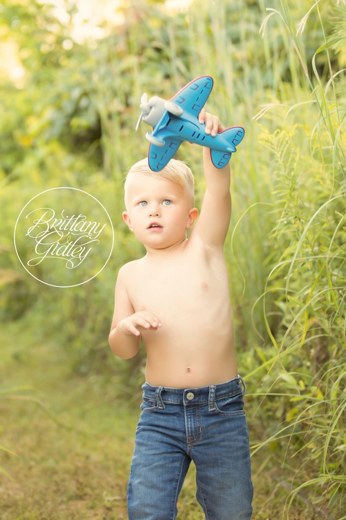 Sibling Photography | Family Photographer | Akron Child Photographer | Toddler Posing | Start With The Best | Brittany Gidley Photography LLC | Dream Session | Inspiration | Aviation | Flying