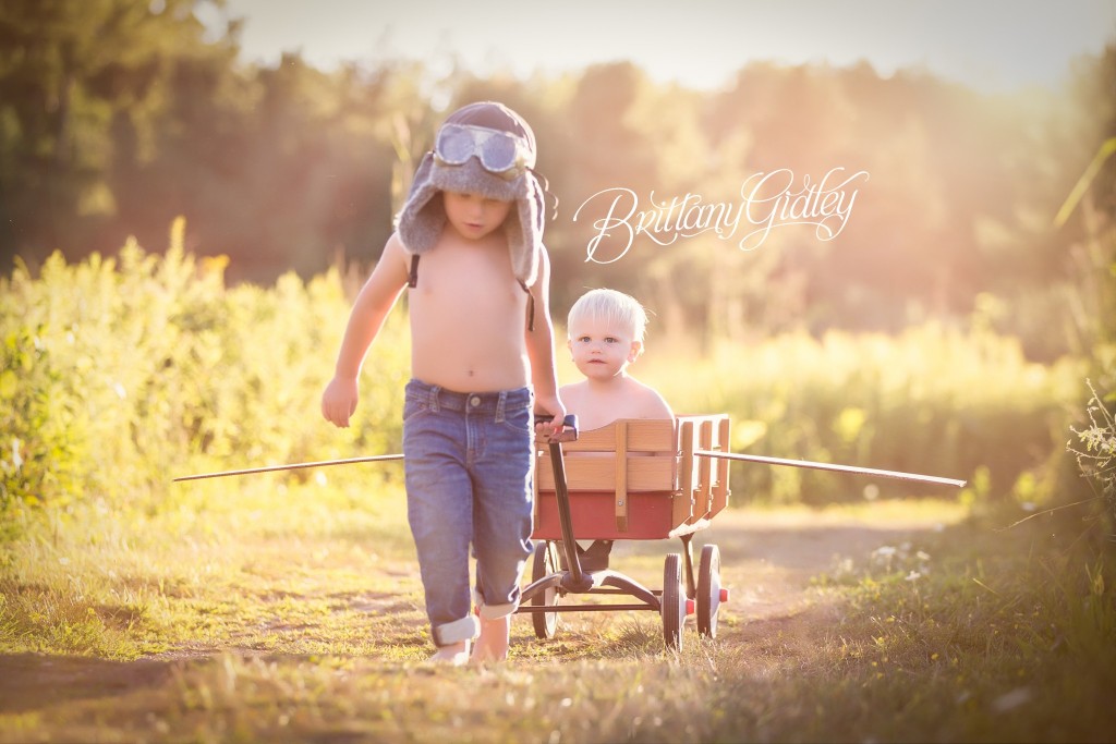 Sibling Photography | Family Photographer | Akron Child Photographer | Toddler Posing | Start With The Best | Brittany Gidley Photography LLC | Dream Session | Inspiration | Aviation | Flying