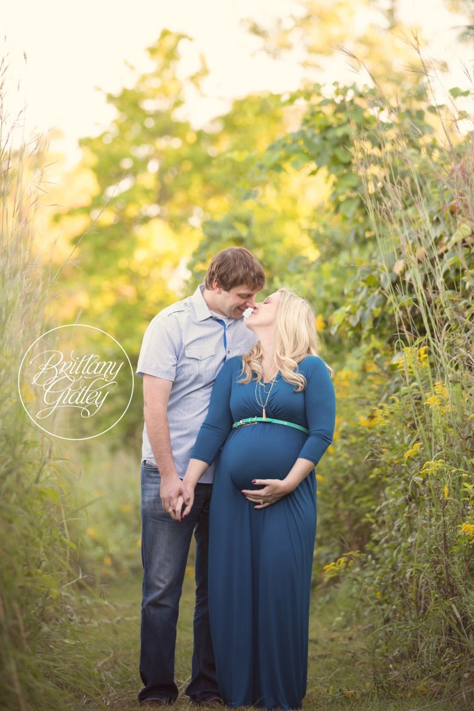 Akron Pregnancy Photographer | Maternity Photography | Fall Maternity Photo Shoot | Akron, Ohio