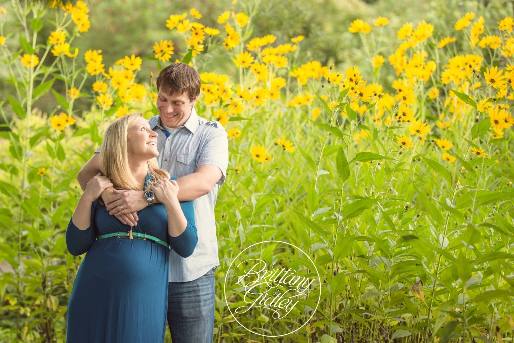 Akron Pregnancy Photographer | Maternity Photography | Fall Maternity Photo Shoot | Akron, Ohio
