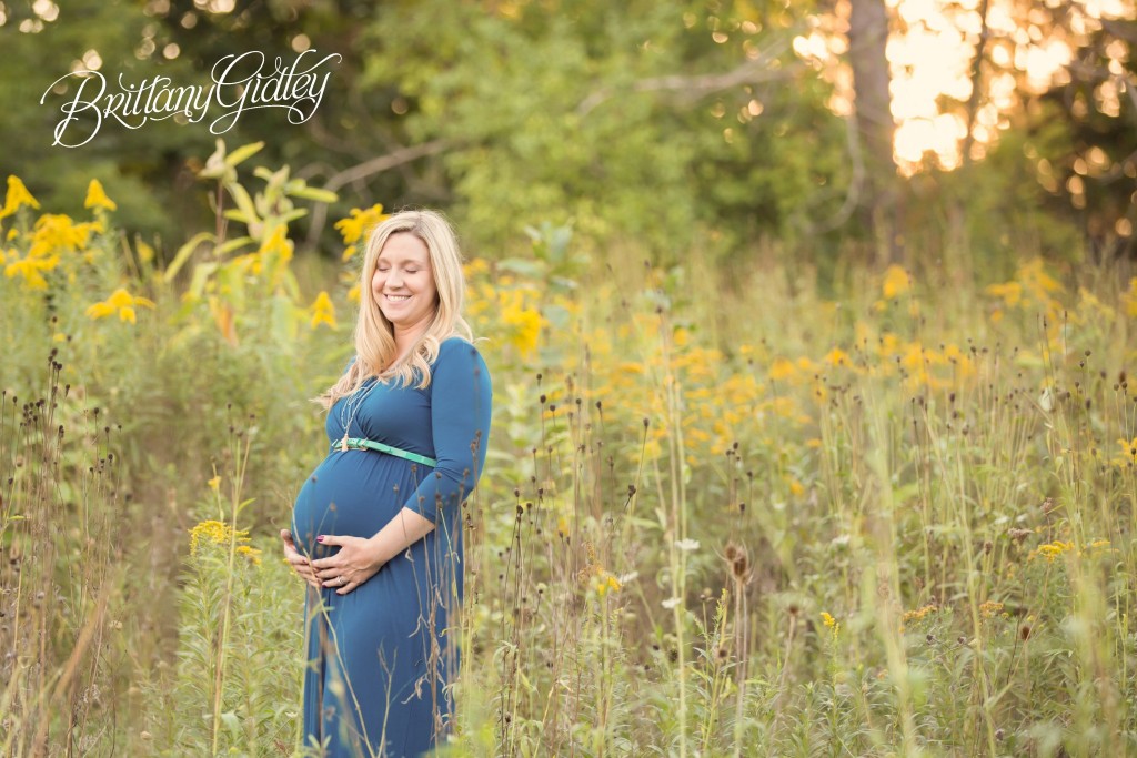 Akron Pregnancy Photographer | Maternity Photography | Fall Maternity Photo Shoot | Akron, Ohio