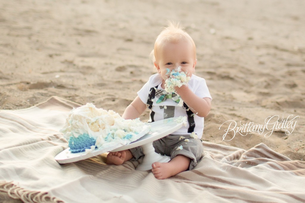 Happy Baby | Cake Smash | 12 Month Old Baby | Cleveland, Ohio | Edgewater Beach Park