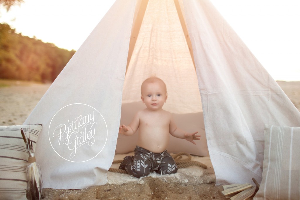 Best Cleveland Photographer | Teepee Dream Session | Cleveland, Ohio | Edgewater Beach