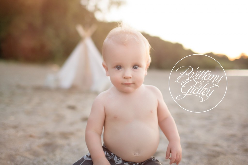 Best Cleveland Photographer | Teepee Dream Session | Cleveland, Ohio | Edgewater Beach