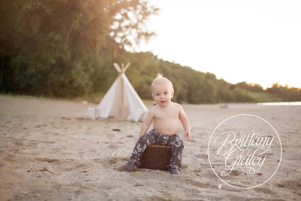 Best Cleveland Photographer | Teepee Dream Session | Cleveland, Ohio | Edgewater Beach