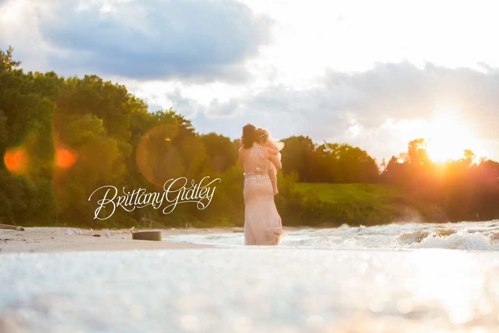 Cleveland Photographer | Mother Daughter Photoshoot | Mommy and Me | Cleveland, Ohio | Edgewater Beach