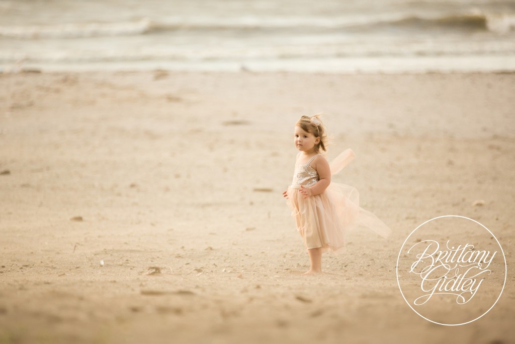 Best Photographer In Cleveland | Mother Daughter Photoshoot | Mommy and Me | Cleveland, Ohio | Edgewater Beach