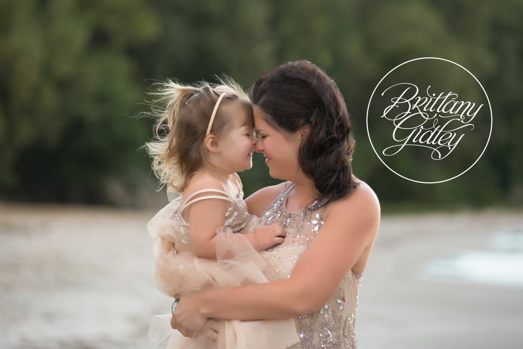 Best Photographer In Cleveland | Mother Daughter Photoshoot | Mommy and Me | Cleveland, Ohio | Edgewater Beach