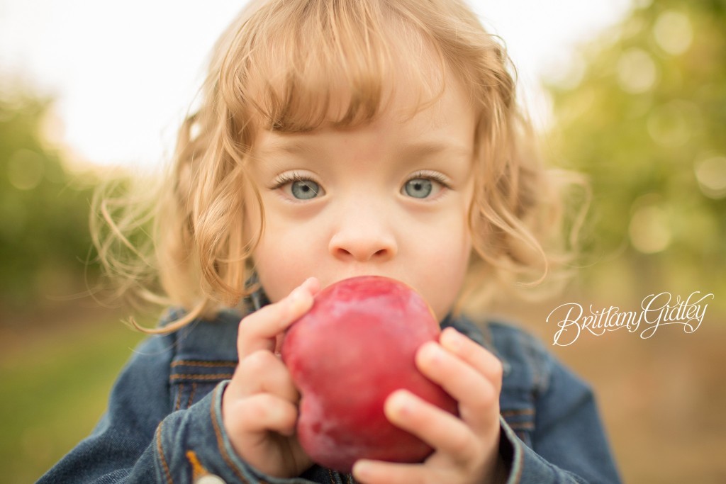 Fall Family Photography Session | Fun with Baking | Cleveland, Ohio | Start With The Best