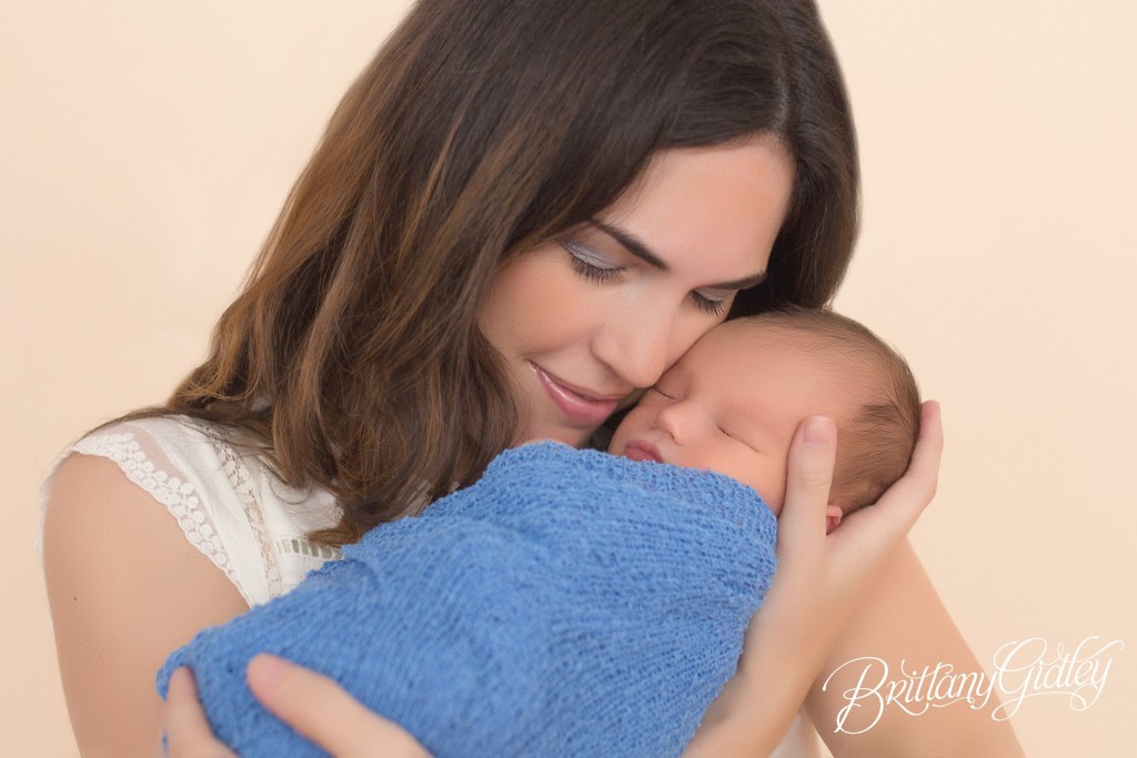Newborn Baby Photos | Mother and Son | Baby Boy | Cleveland Ohio